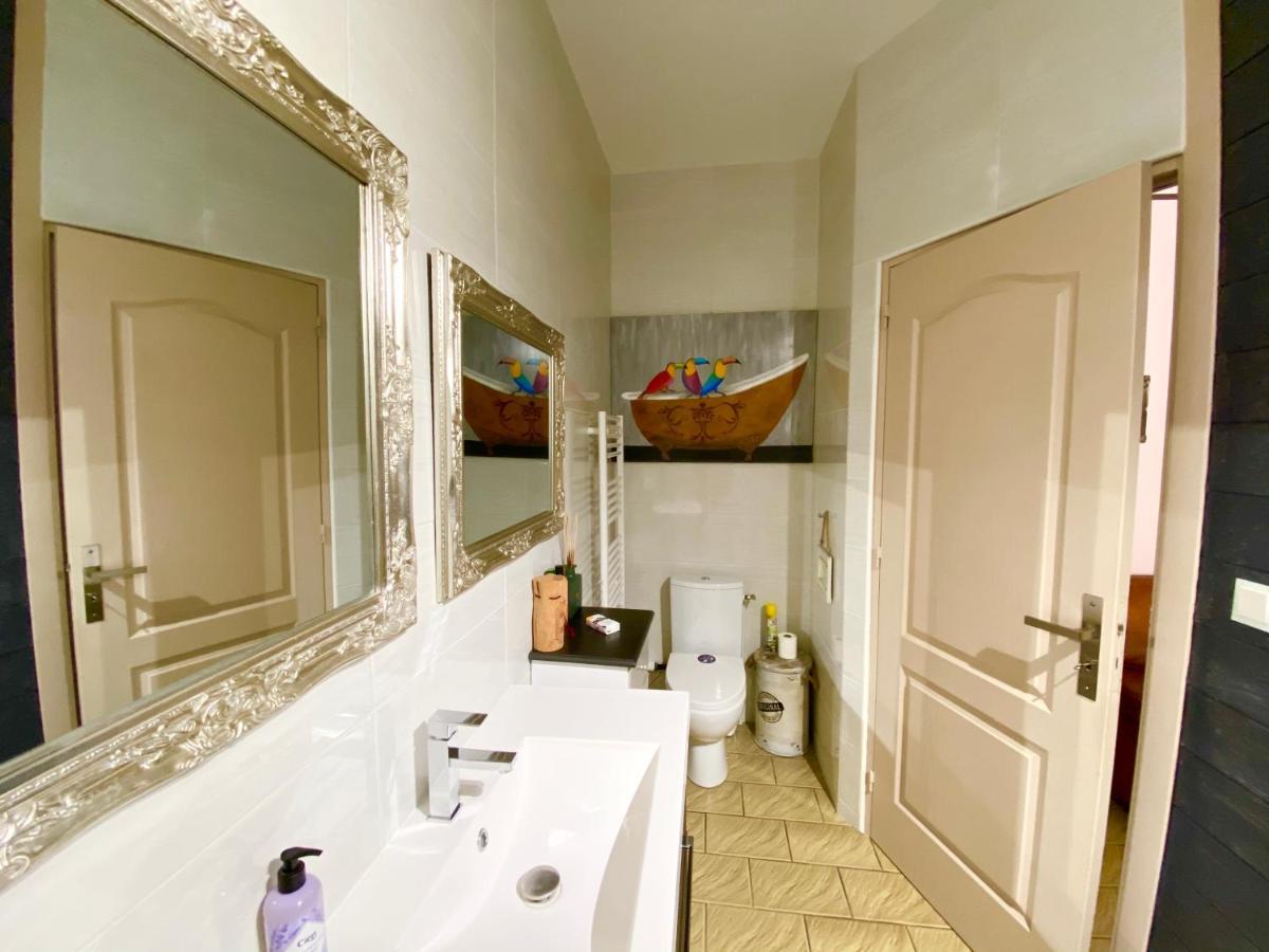O Clair De Lune Au Coeur De Sarlat - Chambres Climatisees - Parking Prive - Piscine Chauffee - Spa Et Massages المظهر الخارجي الصورة