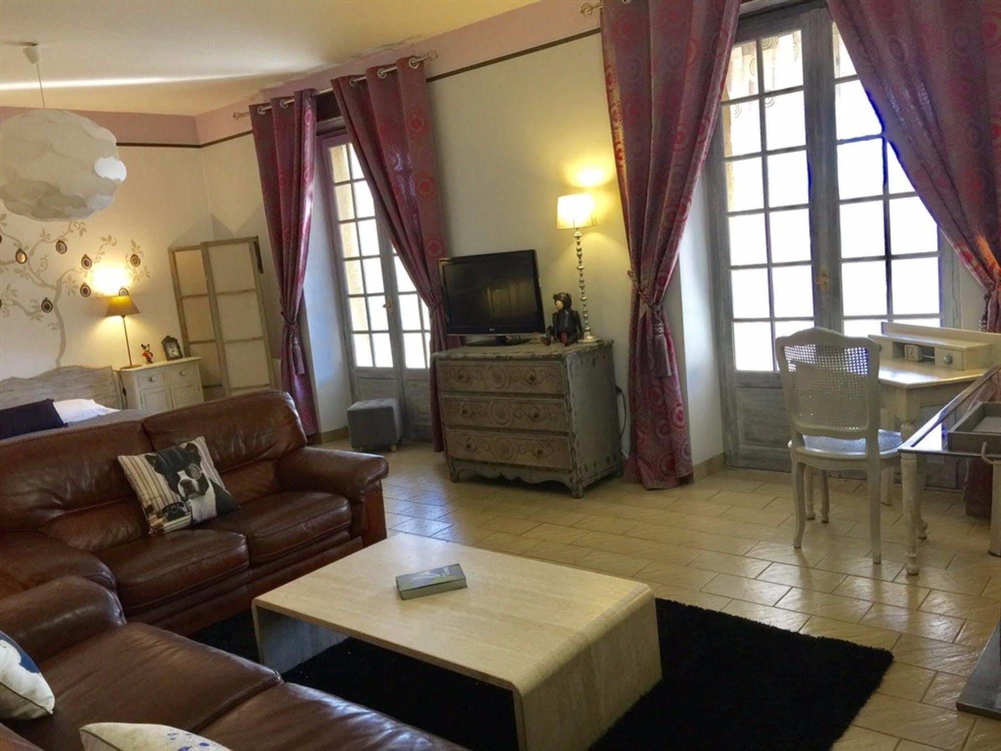 O Clair De Lune Au Coeur De Sarlat - Chambres Climatisees - Parking Prive - Piscine Chauffee - Spa Et Massages المظهر الخارجي الصورة