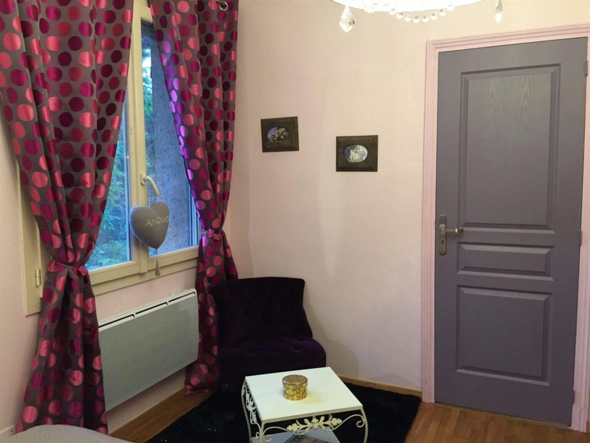 O Clair De Lune Au Coeur De Sarlat - Chambres Climatisees - Parking Prive - Piscine Chauffee - Spa Et Massages المظهر الخارجي الصورة