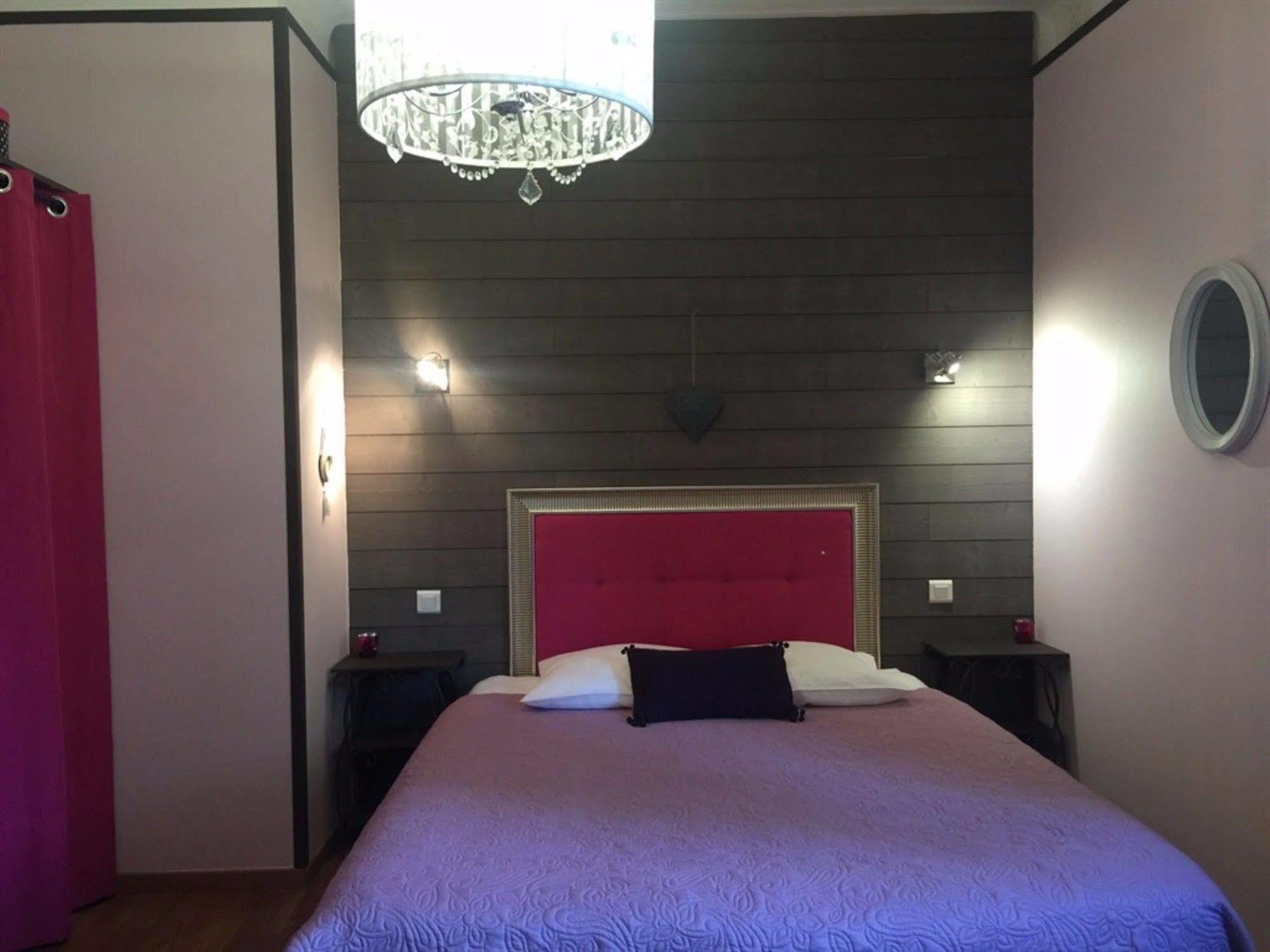 O Clair De Lune Au Coeur De Sarlat - Chambres Climatisees - Parking Prive - Piscine Chauffee - Spa Et Massages المظهر الخارجي الصورة